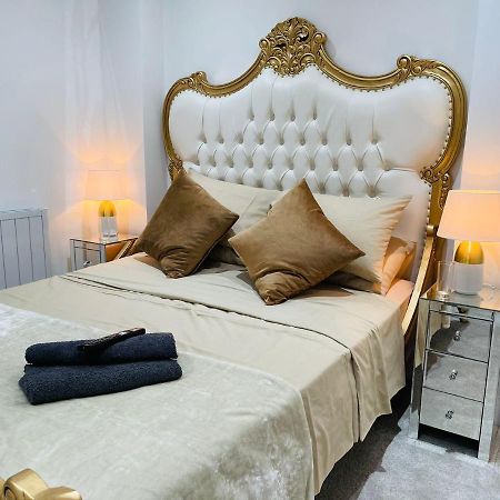 Salt Hill Windsor Legoland Eton Heathrow Luxury 2 Bed 1 Bath Free Parking Apartman Slough Kültér fotó