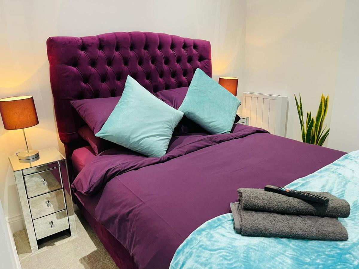 Salt Hill Windsor Legoland Eton Heathrow Luxury 2 Bed 1 Bath Free Parking Apartman Slough Kültér fotó