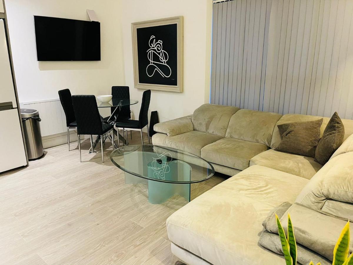 Salt Hill Windsor Legoland Eton Heathrow Luxury 2 Bed 1 Bath Free Parking Apartman Slough Kültér fotó