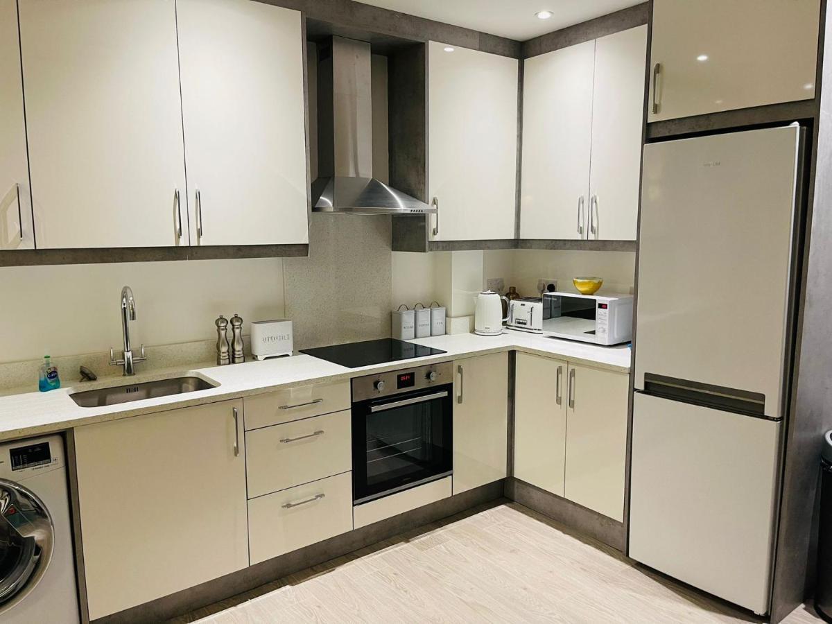 Salt Hill Windsor Legoland Eton Heathrow Luxury 2 Bed 1 Bath Free Parking Apartman Slough Kültér fotó