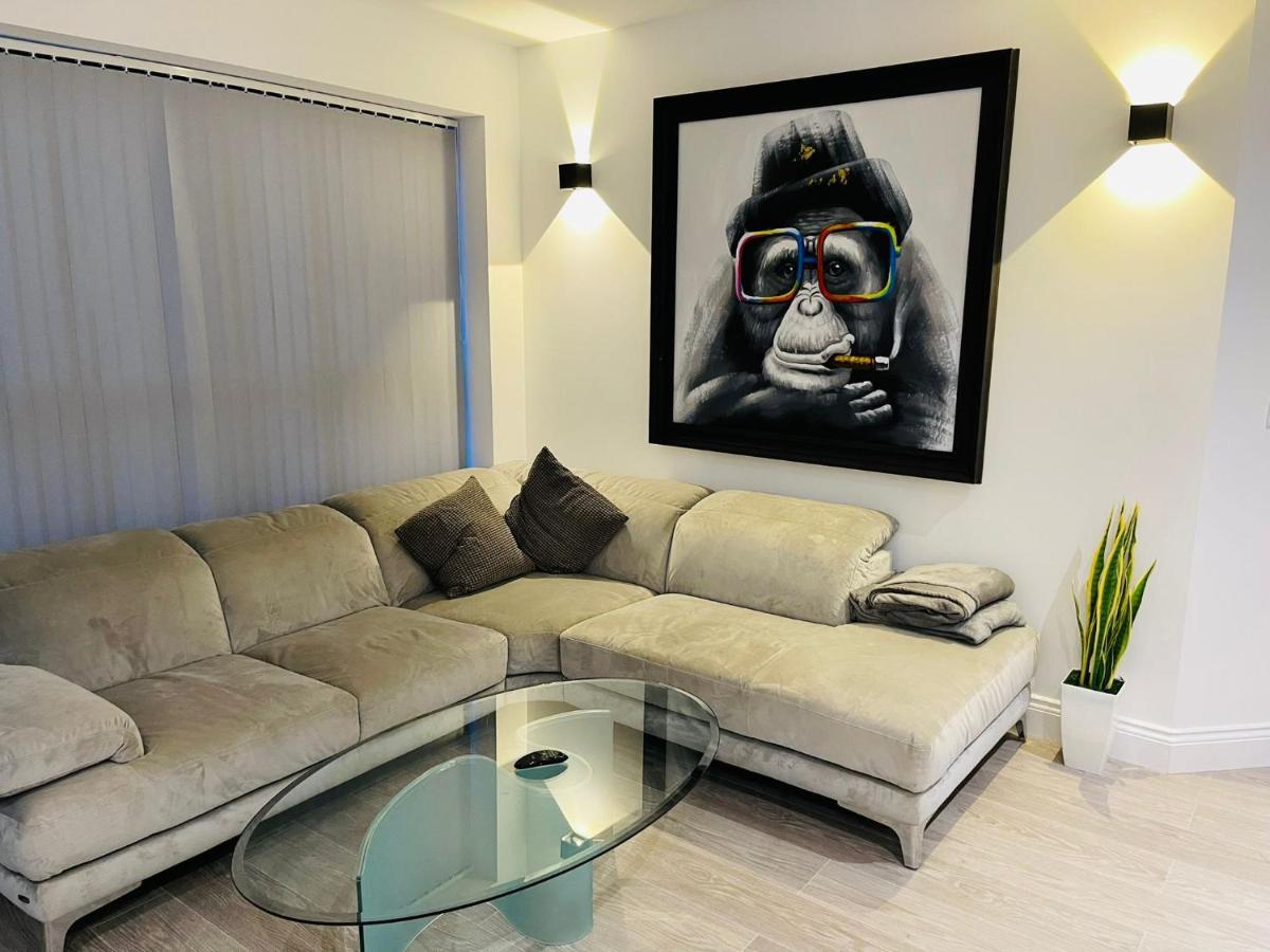 Salt Hill Windsor Legoland Eton Heathrow Luxury 2 Bed 1 Bath Free Parking Apartman Slough Kültér fotó