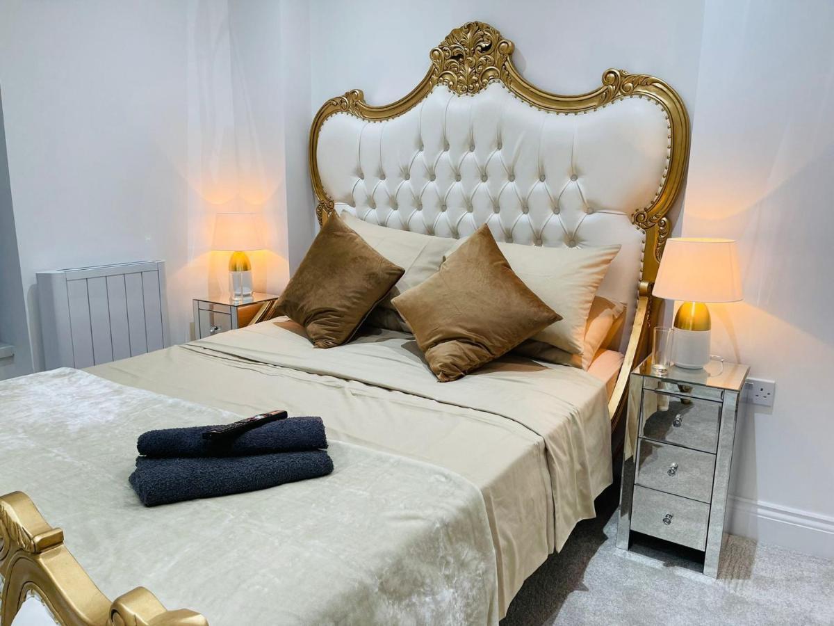 Salt Hill Windsor Legoland Eton Heathrow Luxury 2 Bed 1 Bath Free Parking Apartman Slough Kültér fotó