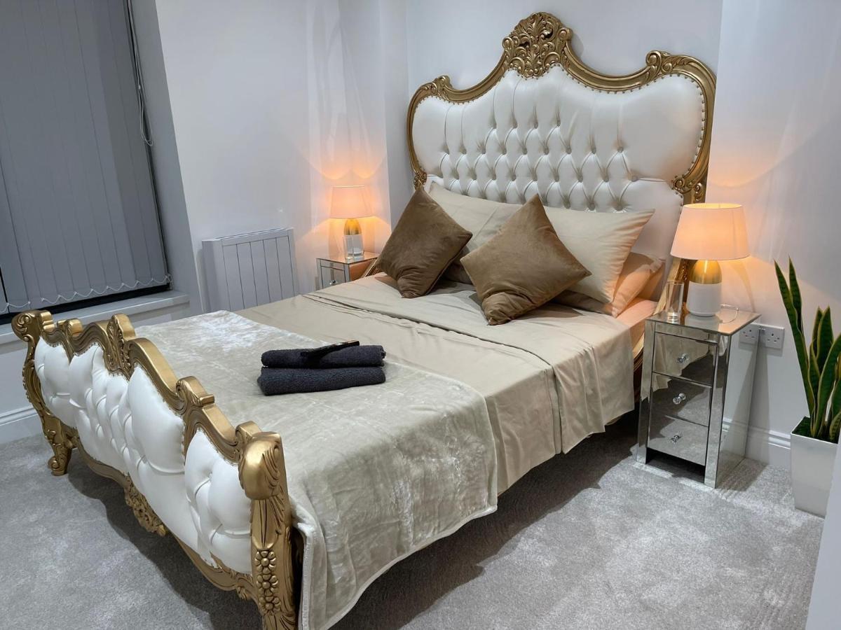Salt Hill Windsor Legoland Eton Heathrow Luxury 2 Bed 1 Bath Free Parking Apartman Slough Kültér fotó