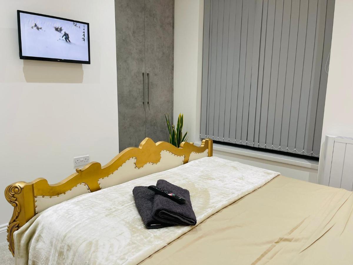 Salt Hill Windsor Legoland Eton Heathrow Luxury 2 Bed 1 Bath Free Parking Apartman Slough Kültér fotó