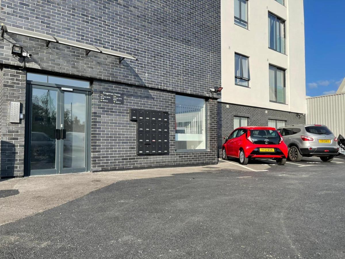 Salt Hill Windsor Legoland Eton Heathrow Luxury 2 Bed 1 Bath Free Parking Apartman Slough Kültér fotó