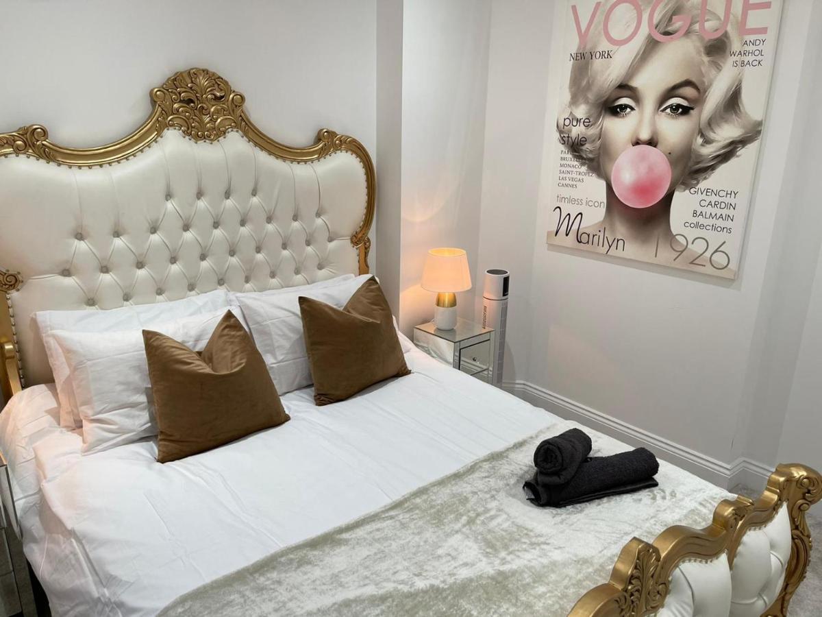 Salt Hill Windsor Legoland Eton Heathrow Luxury 2 Bed 1 Bath Free Parking Apartman Slough Kültér fotó